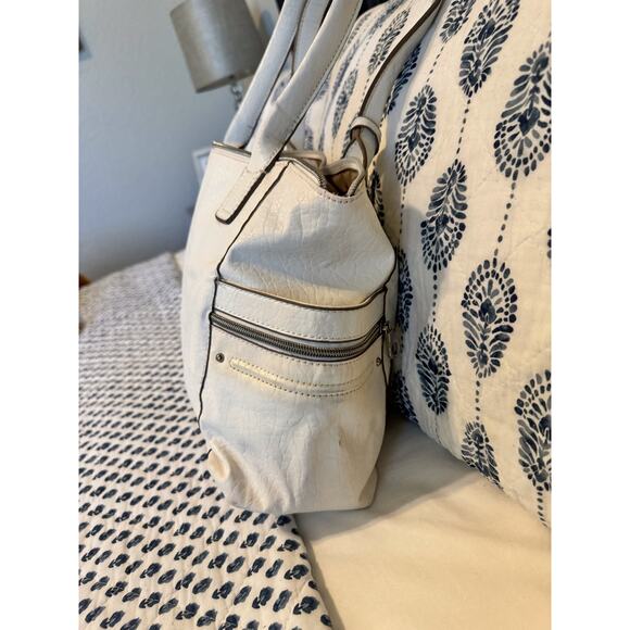 Relic White Hangbag - Picture 3 of 5